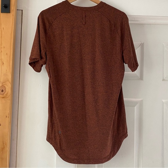 Lululemon Mens Short Sleeve Shirt - Picture 2 of 3